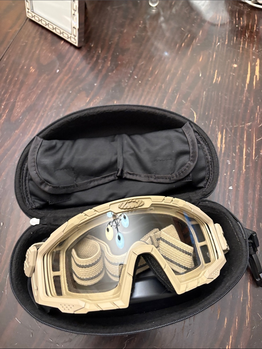 Oakley Tactical Protective Goggles with Hard Case - Tan/Black